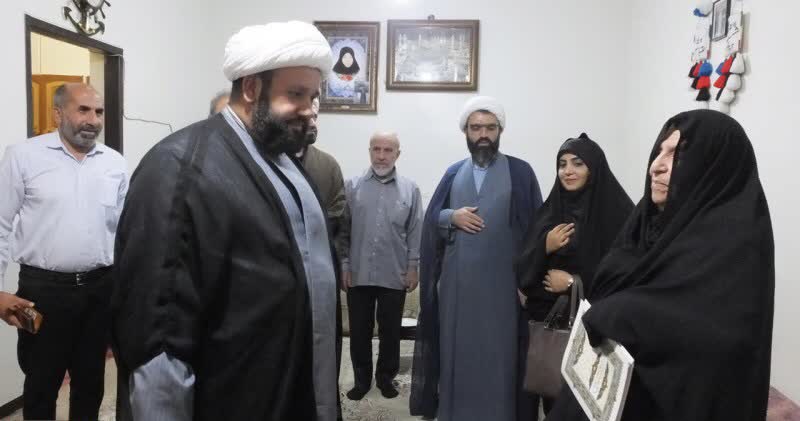 دیدار با خانواده شهدا رسالتی الهی، انسانی و انقلابی است که باید در اولویت برنامه‌های فرهنگی قرار گیرد.